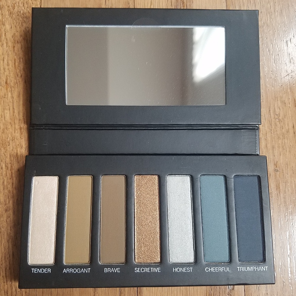 Younique moodstruck addiction palette 4
